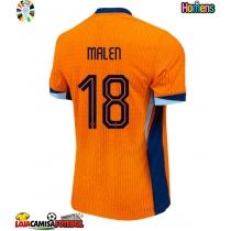 Camisa de Futebol Holanda Donyell Malen #18 Equipamento Principal Europeu 2024 Manga Curta